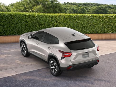 New 2026 Chevrolet Trax ACTIV w/ Driver Confidence Package image 2