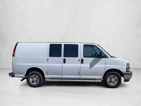 Used 2020 Chevrolet Express 2500 w/ Driver Convenience Package RWD image 4