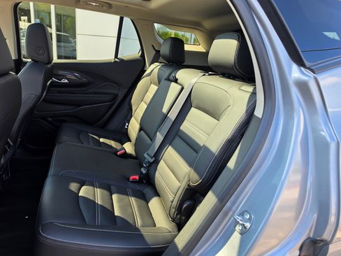 Used 2024 GMC Terrain Denali w/ Denali Premium Package AWD/4WD image 11