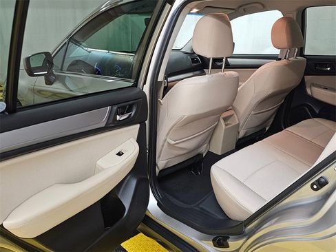 Used 2017 Subaru Outback 2.5i Premium image 15