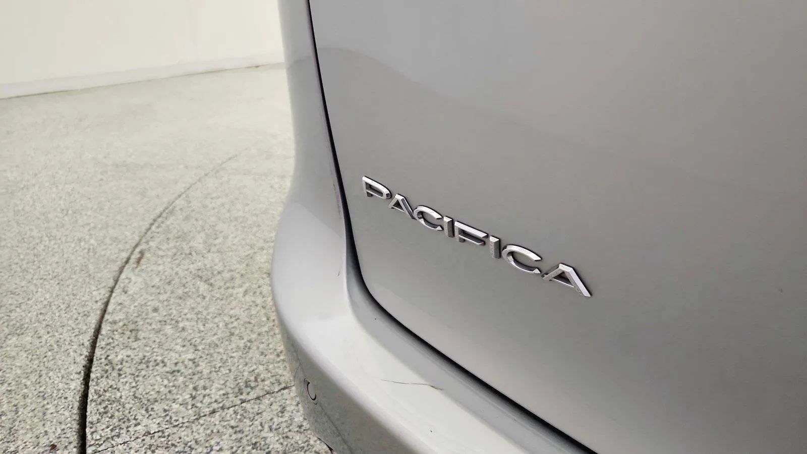 Used 2024 Chrysler Pacifica Touring-L FWD image 37