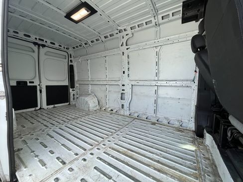 Used 2024 RAM ProMaster 2500 w/ Convenience Group FWD image 5