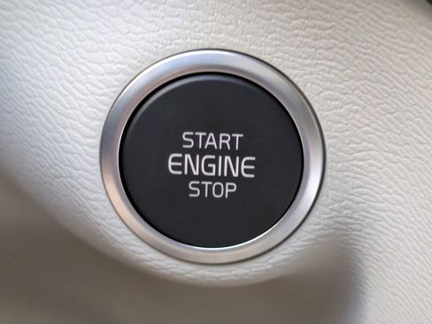 New 2026 Volvo XC40 B5 Plus w/ Protection Package Premier image 27