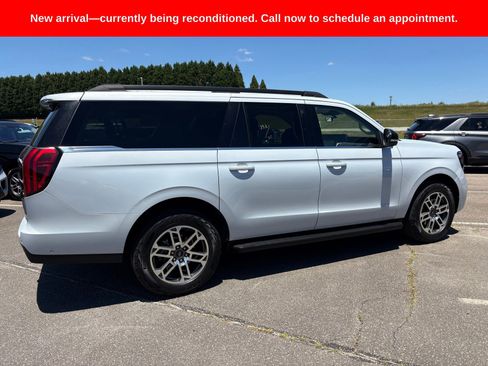 Used 2025 Ford Expedition Max Active AWD/4WD image 3