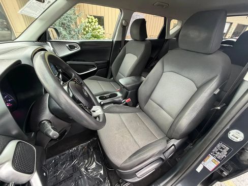 Used 2020 Kia Soul LX FWD image 17