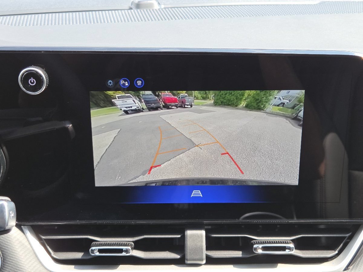 New 2027 Chevrolet Equinox LT w/ Convenience Package II FWD image 8