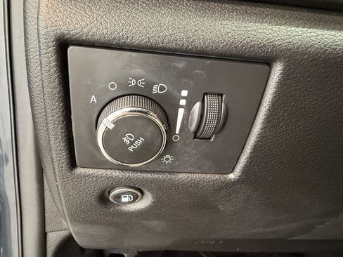 Used 2017 Jeep Grand Cherokee Altitude image 19