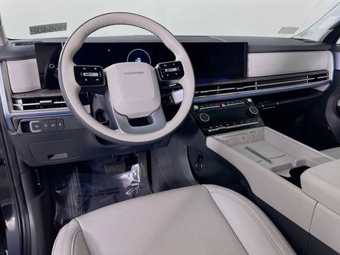 Used 2025 Hyundai Santa Fe Calligraphy image 9