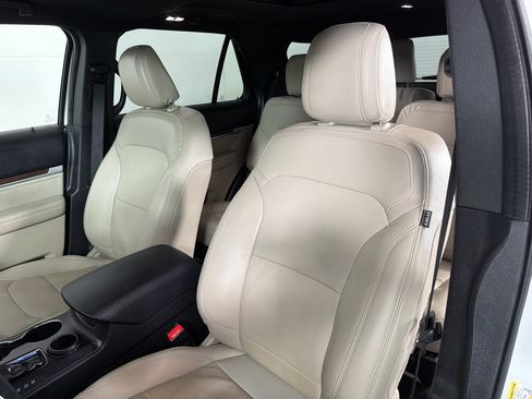 Used 2018 Ford Explorer Limited w/ Equipment Group 301A FWD image 12