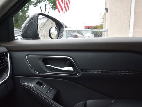Used 2021 Nissan Rogue SL AWD/4WD image 19