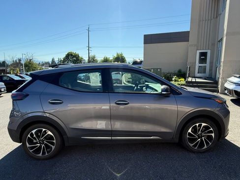 Used 2023 Chevrolet Bolt EUV Premier w/ Sun & Sound Package FWD image 3