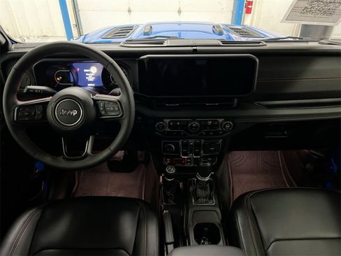 Used 2024 Jeep Gladiator Rubicon image 10