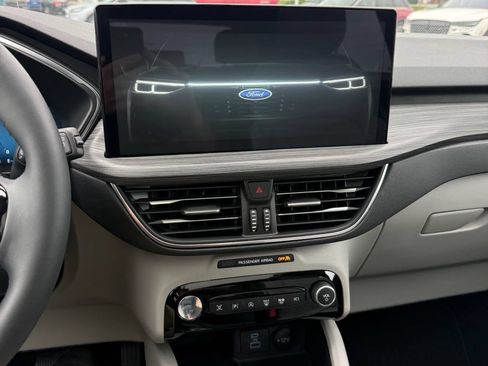 Used 2023 Ford Escape Platinum w/ Premium Technology Package AWD/4WD image 17