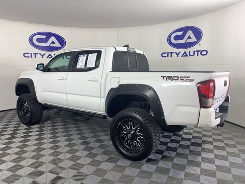 Used 2019 Toyota Tacoma SR image 5