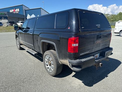 Used 2017 GMC Sierra 2500 Denali w/ Duramax Plus Package AWD/4WD image 4