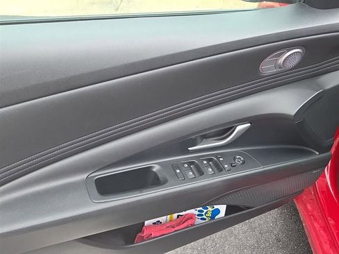 Used 2023 Hyundai Elantra Limited image 18