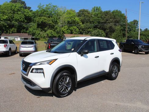 Used 2022 Nissan Rogue S FWD image 2