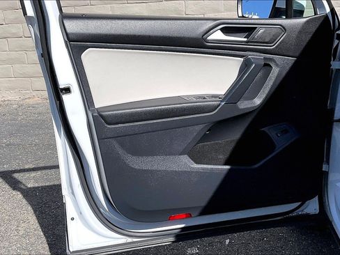 Used 2018 Volkswagen Tiguan SEL image 22