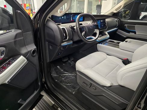 Used 2025 Ford Expedition Max Platinum AWD/4WD image 18