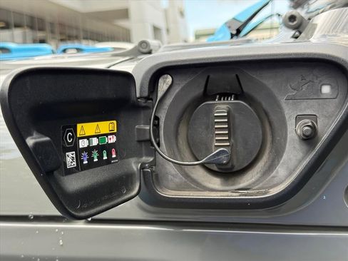 Used 2022 Jeep Wrangler Unlimited Sahara AWD/4WD image 19