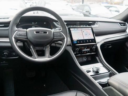 New 2025 Jeep Grand Cherokee Limited image 11