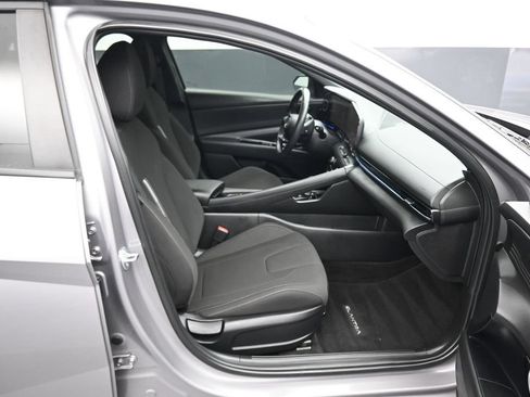 Used 2025 Hyundai Elantra SEL FWD image 43