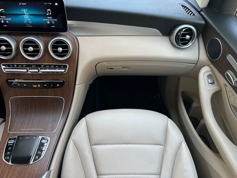 Used 2021 Mercedes-Benz GLC 300 image 33