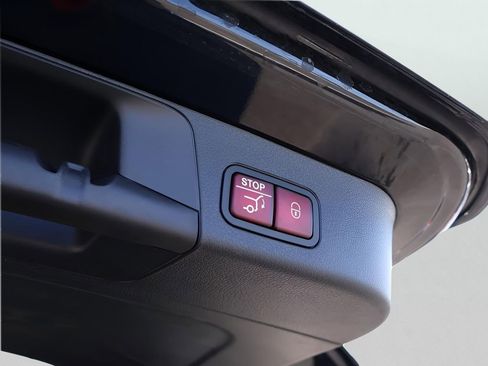 New 2026 Mercedes-Benz GLB 250 4MATIC image 11