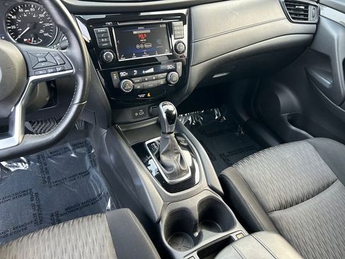 Used 2020 Nissan Rogue SV image 20