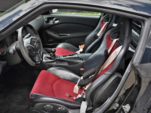 Used 2019 Nissan 370Z NISMO RWD image 16