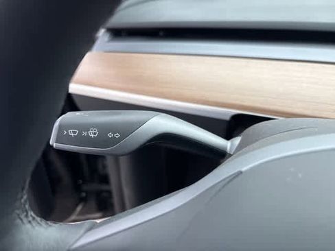 Used 2023 Tesla Model Y Long Range image 15