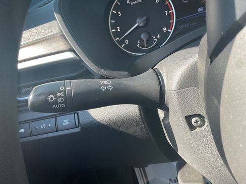 Used 2025 Nissan Altima 2.5 SV FWD image 26