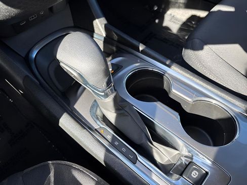 Used 2024 Chevrolet Malibu LT image 38