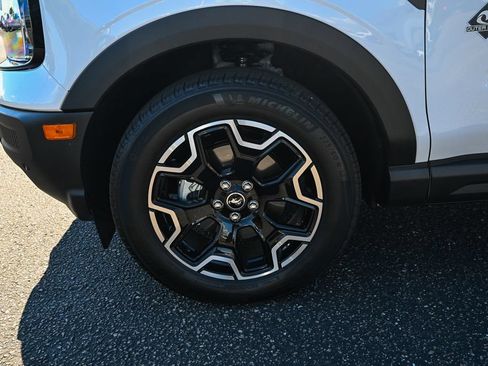Certified 2025 Ford Bronco Sport Outer Banks w/ Outer Banks Tech Package+ AWD/4WD image 12