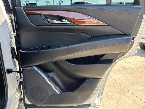 Used 2018 Cadillac Escalade Premium Luxury AWD/4WD image 27