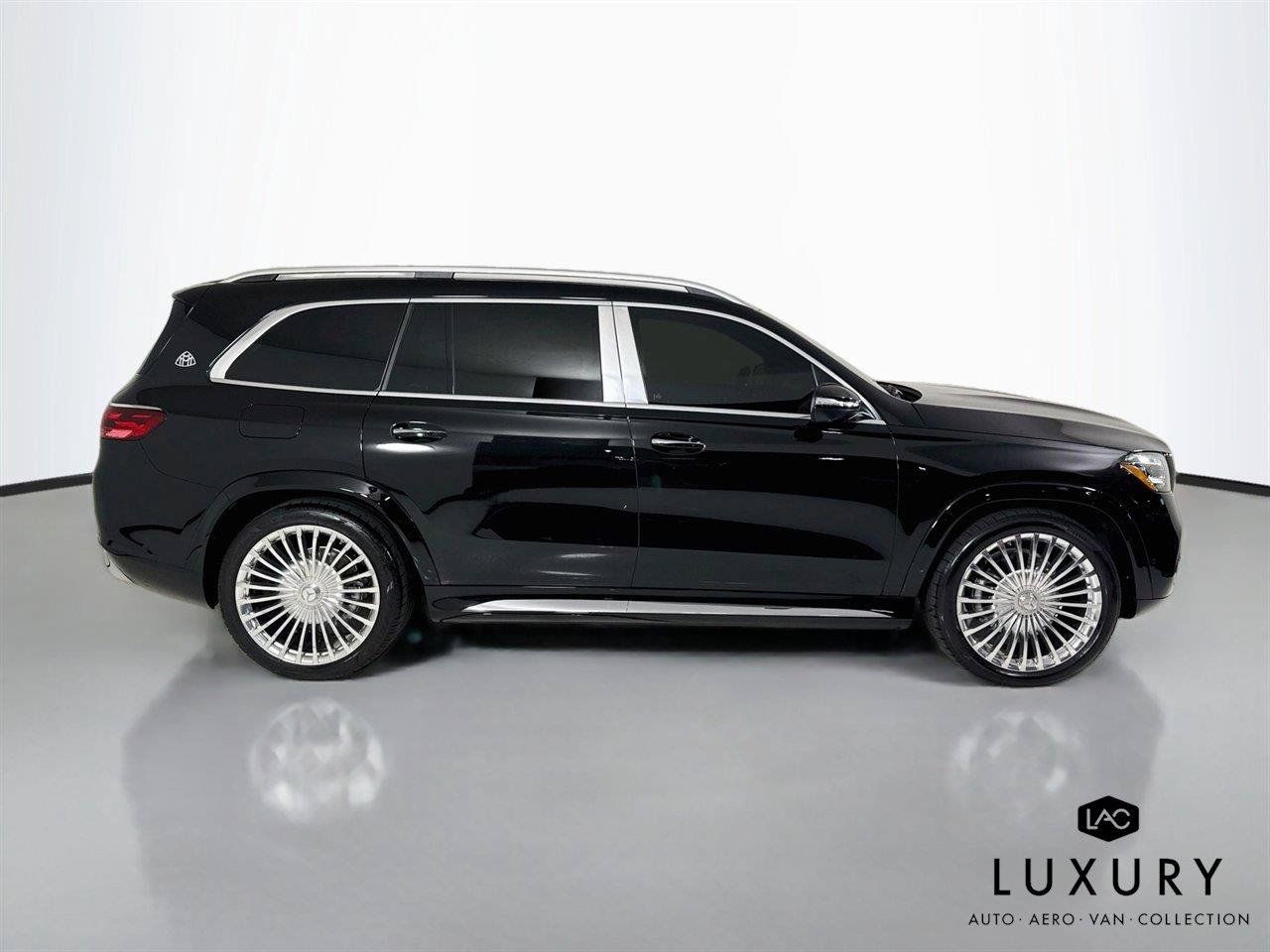 Used 2025 Mercedes-Benz Maybach GLS 600 4MATIC image 5