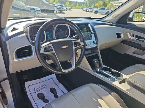 Used 2017 Chevrolet Equinox Premier FWD image 16