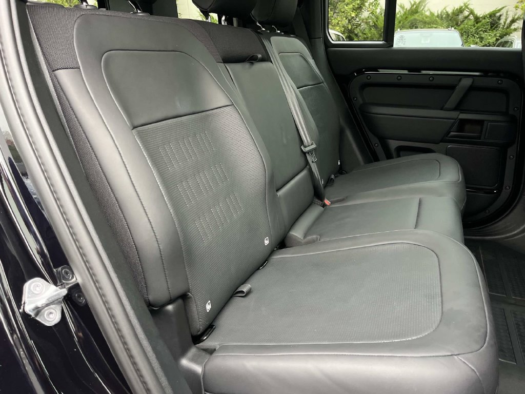 Certified 2026 Land Rover Defender 110 OCTA AWD/4WD image 25
