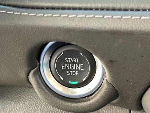 Used 2025 Chevrolet Suburban Z71 image 36