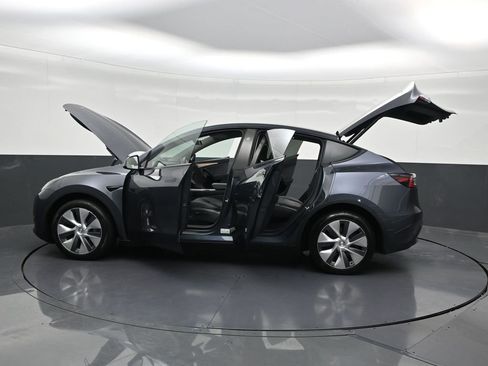 Used 2023 Tesla Model Y Long Range AWD/4WD image 32