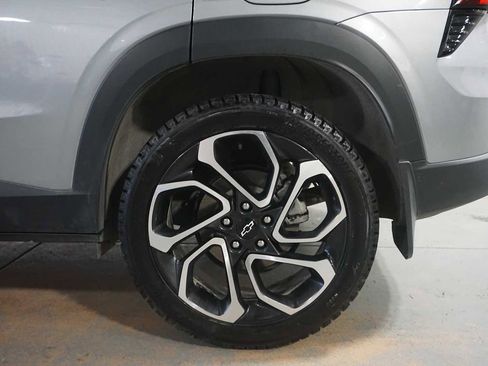 Certified 2024 Chevrolet Trax RS w/ Sunroof Package image 9