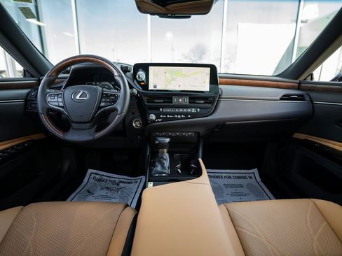 Used 2023 Lexus ES 300h Ultra Luxury image 11