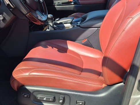Used 2019 Lexus LX 570 4WD w/ Luxury Package image 14