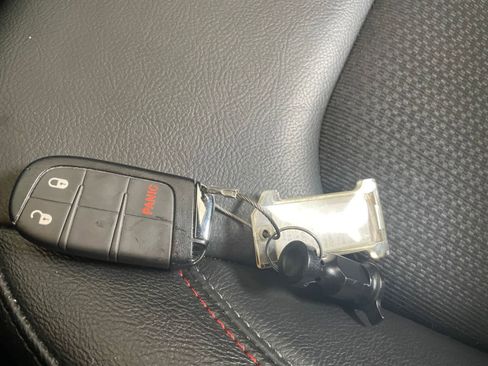 Used 2025 Jeep Compass Trailhawk image 21