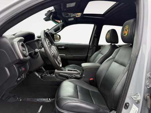 Used 2021 Toyota Tacoma TRD Off-Road image 10