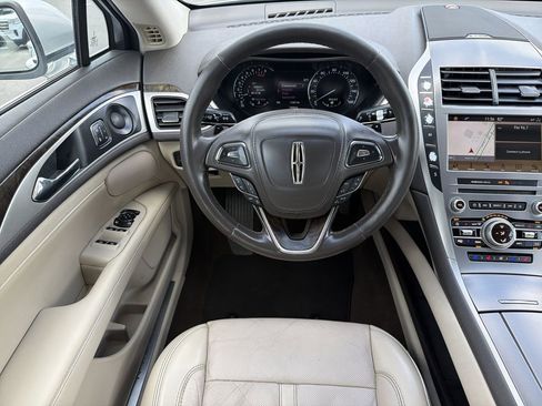 Used 2019 Lincoln MKZ Reserve FWD image 12