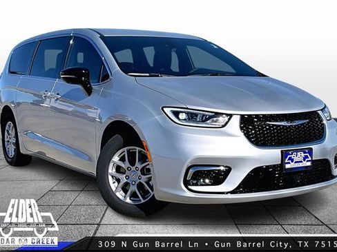 New 2026 Chrysler Pacifica Select image 1