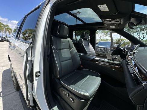 Certified 2023 Cadillac Escalade Premium Luxury image 34