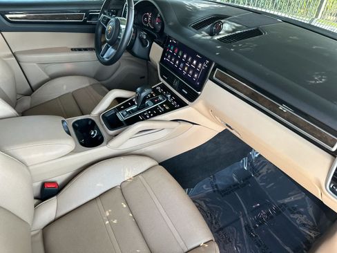 Certified 2023 Porsche Cayenne AWD/4WD image 17