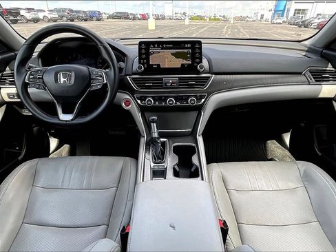 Used 2018 Honda Accord Touring image 9